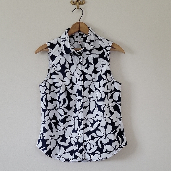 NWT J Crew Navy White Sleeveless Floral Print Cotton Poplin Shirt Size Medium - Picture 1 of 6
